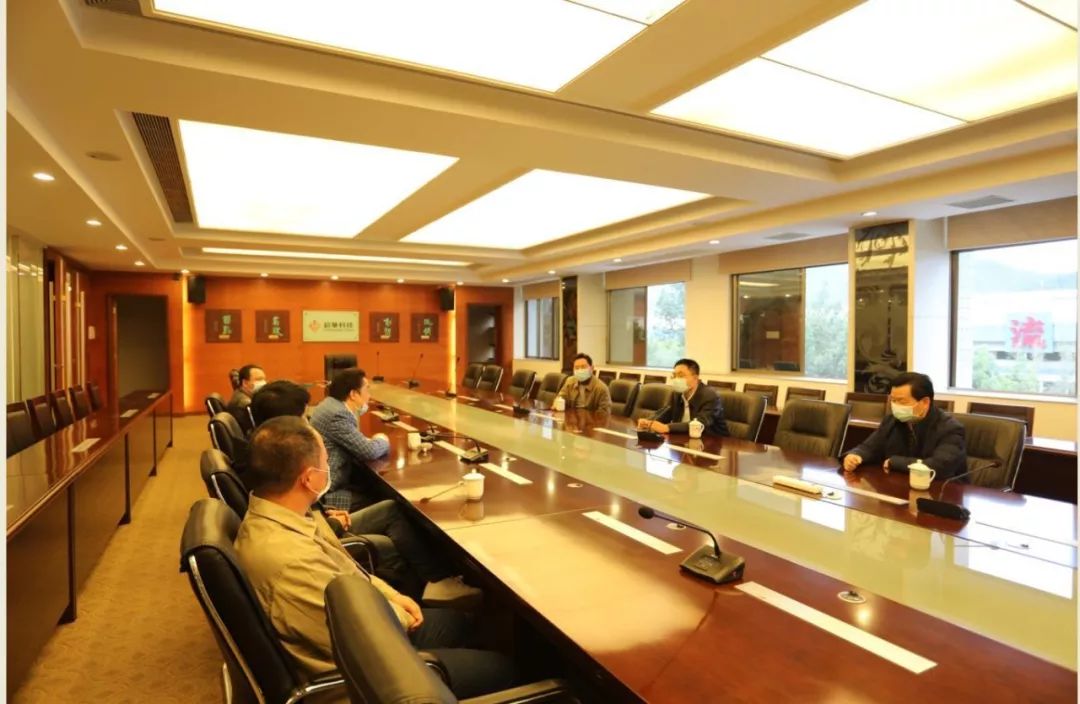 梅州市副市長、梅縣區(qū)委書記吳澤桐視察指導超華科技疫情防控工作