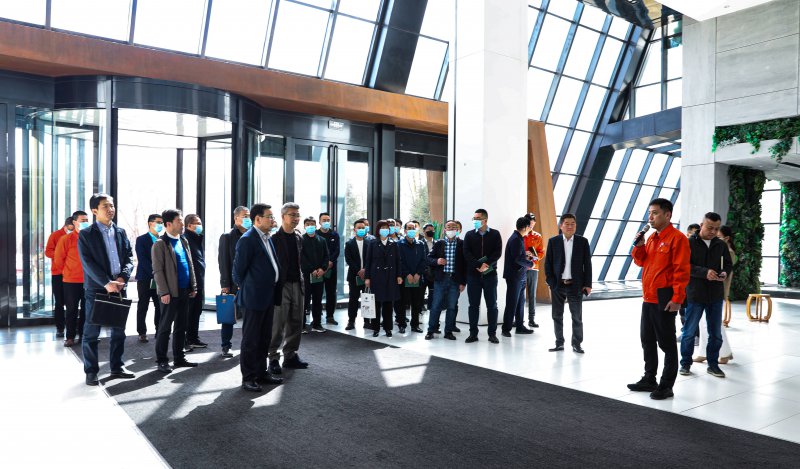 <b>中國(guó)工程院院士，吳忠儀表黨委書(shū)記、董事長(zhǎng)馬玉山一行蒞臨寧夏鋼鐵集團(tuán)參觀</b>